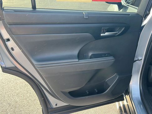 Certified 2024 Toyota Highlander XLE image 17