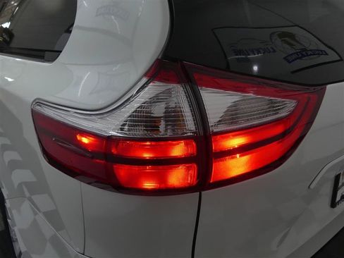 Used 2016 Toyota Sienna XLE w/ XLE Navigation Package FWD image 16