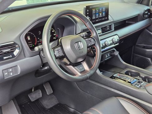 Used 2025 Honda Pilot TrailSport image 10