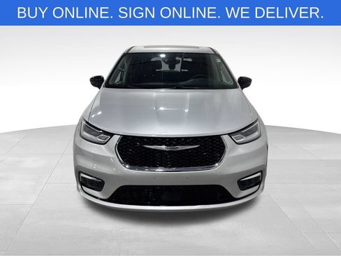 Used 2024 Chrysler Pacifica Limited FWD image 11