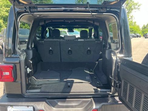 Used 2025 Jeep Wrangler Unlimited Sahara AWD/4WD image 22