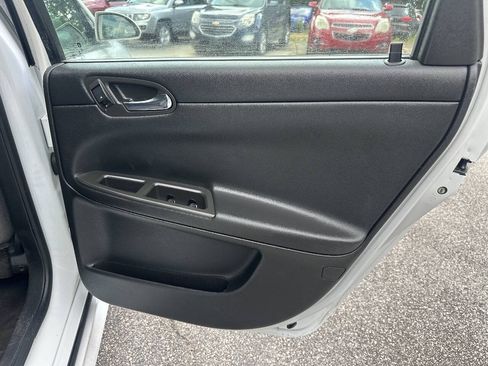 Used 2016 Chevrolet Impala LT FWD image 13