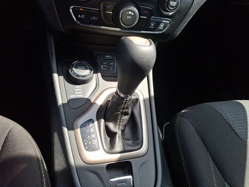 Used 2016 Jeep Cherokee Latitude w/ Safety/Convenience Group AWD/4WD image 15