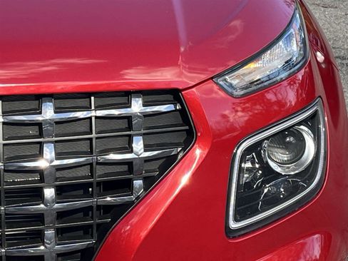 Used 2023 Hyundai Venue Limited image 9