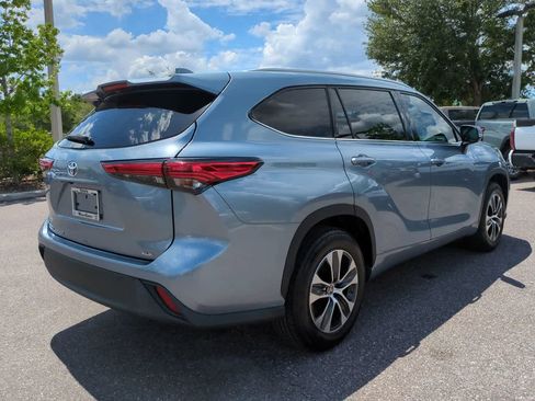Used 2022 Toyota Highlander XLE FWD image 6