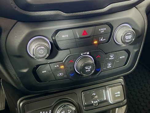 Used 2023 Jeep Renegade Trailhawk image 20