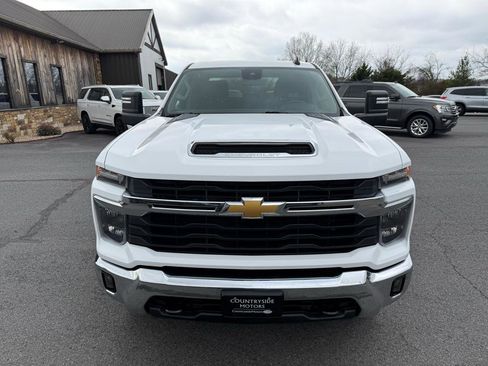 Used 2024 Chevrolet Silverado 2500 LT w/ Convenience Package image 11