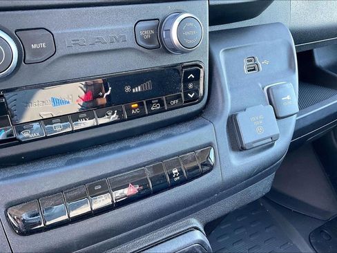 New 2024 RAM ProMaster 2500 w/ Convenience Group image 15
