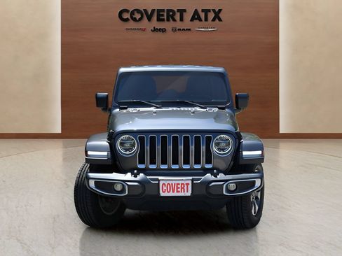 Used 2018 Jeep Wrangler Unlimited Sahara w/ Dual Top Group AWD/4WD image 8