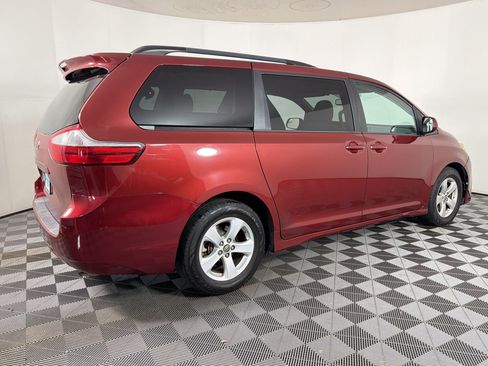 Used 2018 Toyota Sienna LE FWD image 8