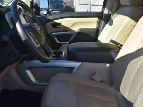 Used 2016 Nissan Titan SL image 16