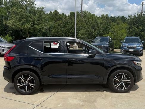 Used 2025 Volvo XC40 B5 Core AWD/4WD image 4