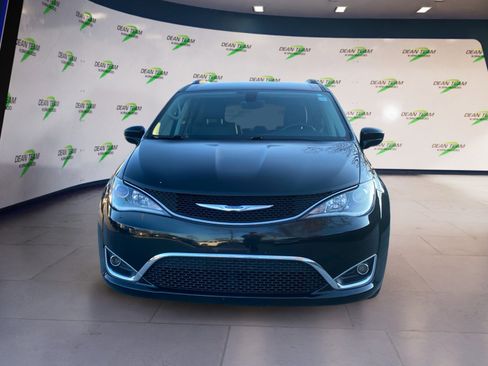 Used 2018 Chrysler Pacifica Touring-L w/ Tire & Wheel Group image 6