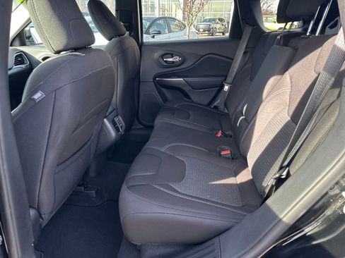 Used 2019 Jeep Cherokee Latitude w/ Popular Appearance Group FWD image 14
