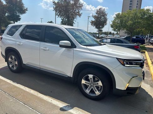 Used 2025 Honda Pilot EX-L image 3
