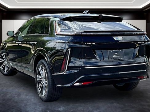 Certified 2024 Cadillac Lyriq Luxury AWD/4WD image 4