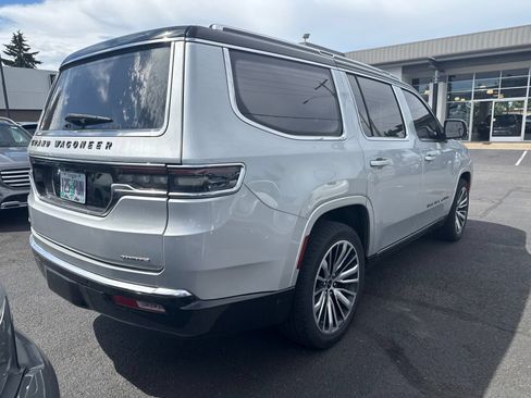 Used 2022 Jeep Grand Wagoneer Series III AWD/4WD image 5