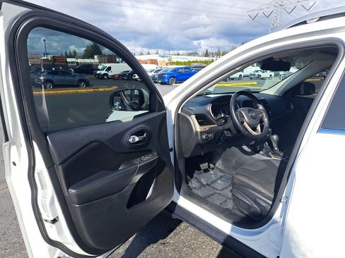 Used 2015 Jeep Cherokee Latitude AWD/4WD image 10