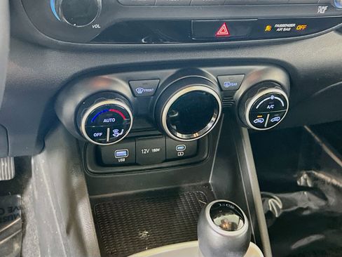Used 2023 Hyundai Venue SEL FWD image 15