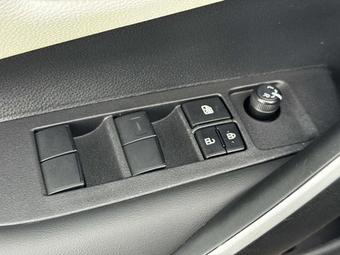 Used 2024 Toyota Corolla SE image 15