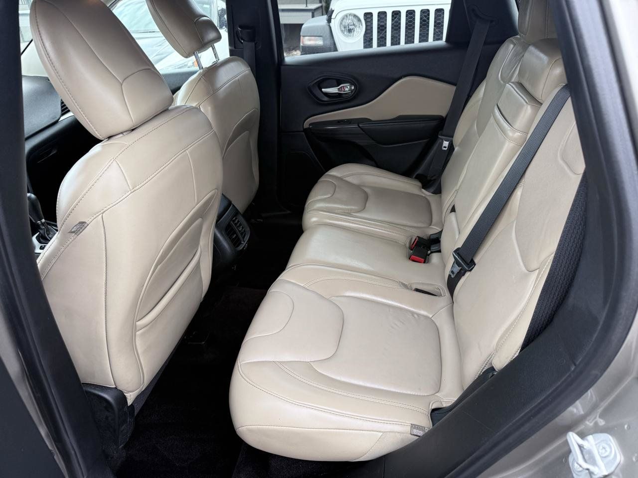 Used 2016 Jeep Cherokee Limited FWD image 10