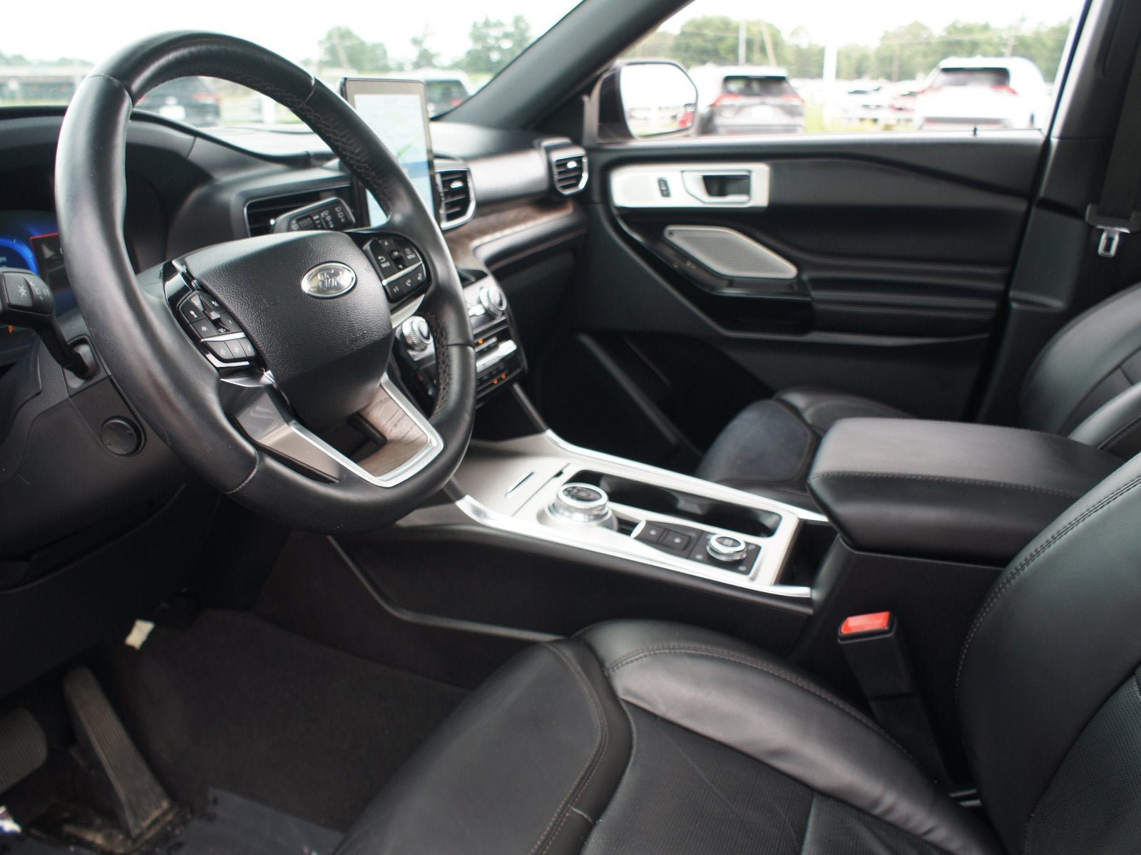 Used 2022 Ford Explorer Platinum w/ Equipment Group 601A AWD/4WD image 15