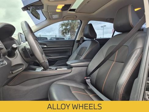 Used 2022 Nissan Altima 2.5 SR w/ Midnight Edition Package FWD image 14