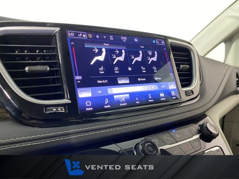 Used 2021 Chrysler Pacifica Limited w/ Uconnect Theater Family Group AWD/4WD image 7