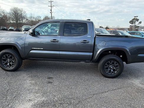 Used 2021 Toyota Tacoma SR5 image 8