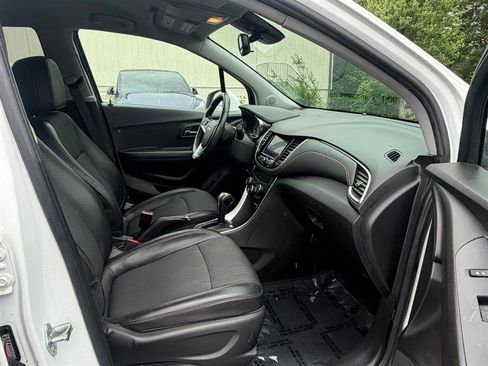 Used 2020 Chevrolet Trax LT w/ LT Convenience Package FWD image 10