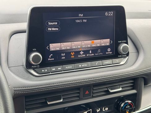 Used 2024 Nissan Rogue SV image 31