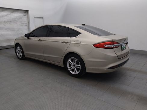 Used 2018 Ford Fusion SE w/ Fusion SE Technology Package FWD image 3
