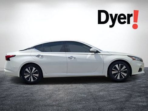 Used 2022 Nissan Altima 2.5 SL FWD image 2
