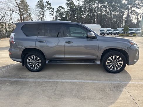 Used 2023 Lexus GX 460 Premium w/ Premium Plus Package image 3