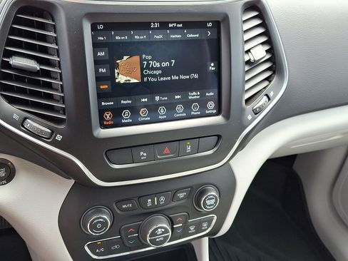 Used 2022 Jeep Cherokee Latitude Lux w/ Sun & Sound Group AWD/4WD image 16