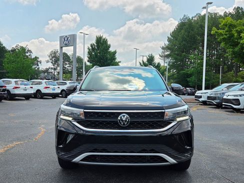 Certified 2024 Volkswagen Taos SE AWD/4WD image 9