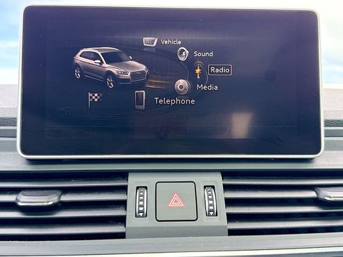 Used 2020 Audi Q5 2.0T Titanium Premium Plus w/ Premium Plus Package image 30