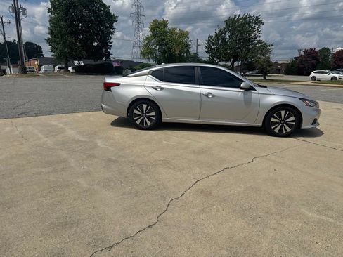 Used 2021 Nissan Altima 2.5 SV FWD image 11