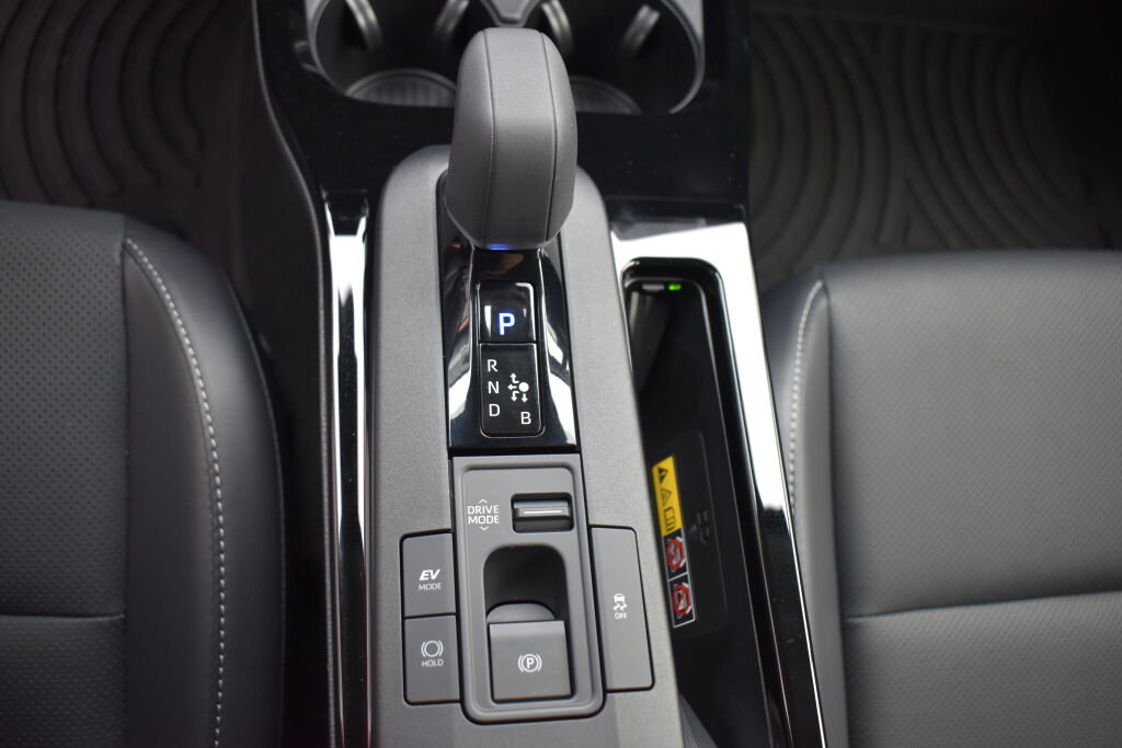 Certified 2026 Toyota Prius XLE FWD image 14
