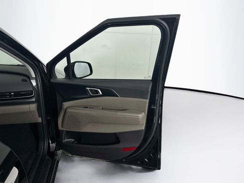 Used 2026 Kia Carnival FWD image 34