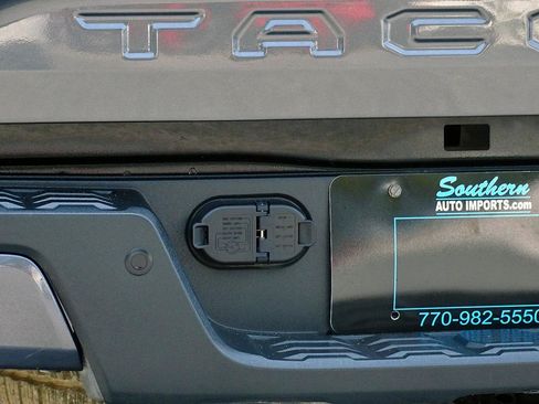 Used 2019 Toyota Tacoma TRD Sport w/ Technology Package AWD/4WD image 19