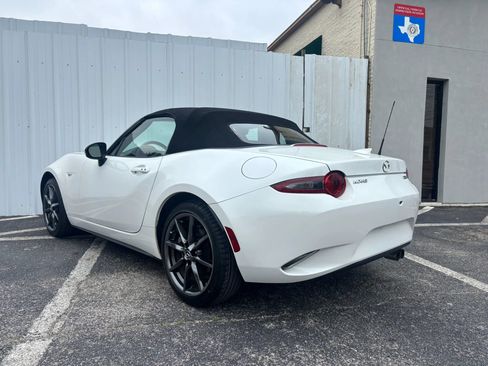 Used 2019 MAZDA MX-5 Miata Grand Touring RWD image 4