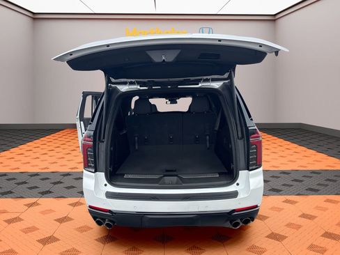 Used 2025 Chevrolet Suburban Z71 image 16