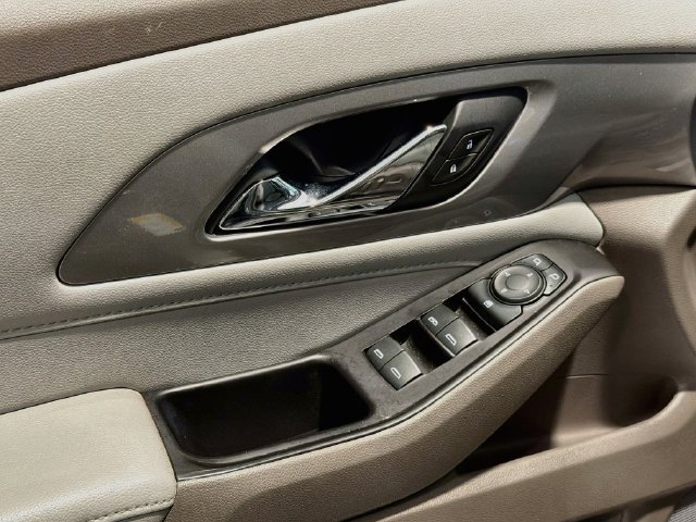 Used 2019 Chevrolet Traverse LT FWD image 16