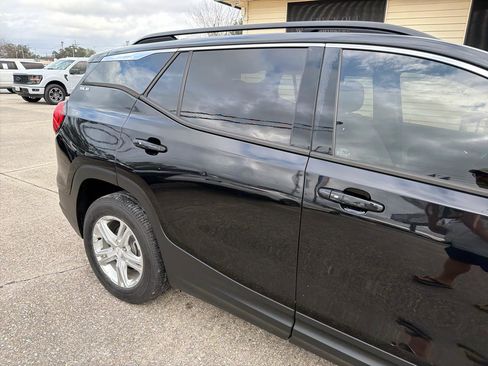 Used 2018 GMC Terrain SLE w/ Driver Convenience Package image 9