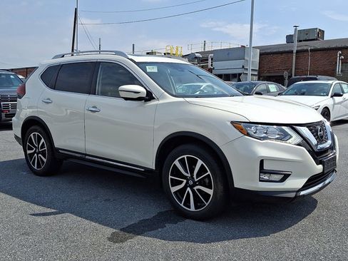 Used 2018 Nissan Rogue SL w/ Premium Package AWD/4WD image 3