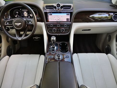 Used 2021 Bentley Bentayga AWD/4WD image 4