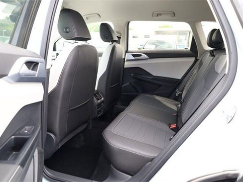 New 2025 Volkswagen Taos SE image 23