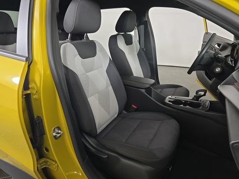 Used 2024 Chevrolet Trax RS FWD image 28