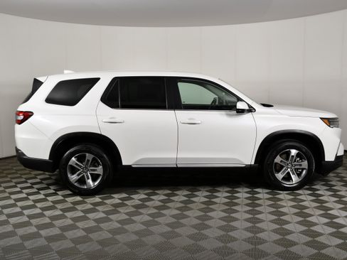 Used 2025 Honda Pilot EX-L image 5